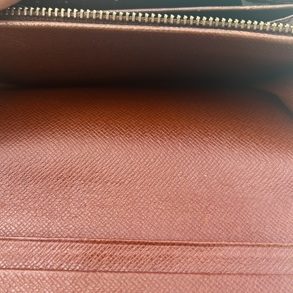 LOUIS VUITTON Coin Wallet/Crossbody - Picture 6 of 6
